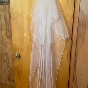 Two tier chapel bridal veil with pencil Edge